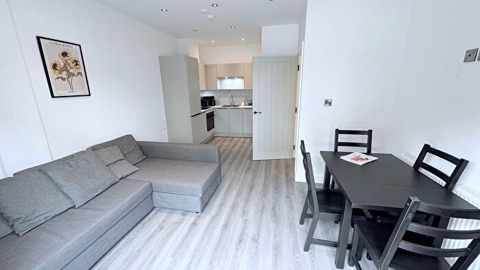 1 Bedroom Flat To Rent In Apartment, Silvester House, The Maltings, HU1