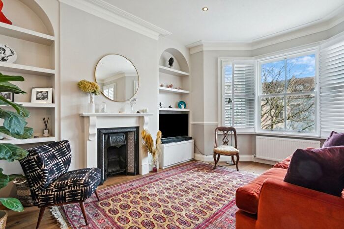 3 Bedroom Flat For Sale In Alderbrook Road, London, SW12