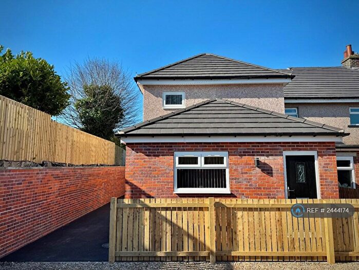 3 Bedroom Semi-Detached House To Rent In Heights Lane, Bradford, BD9