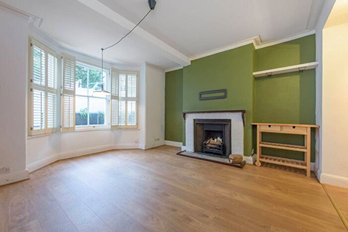 2 Bedroom Flat For Sale In Denning Road, Hampstead, London, NW3