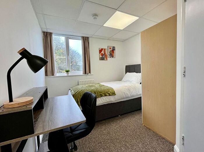 Apartment To Rent In Wilbury Villas -, S61