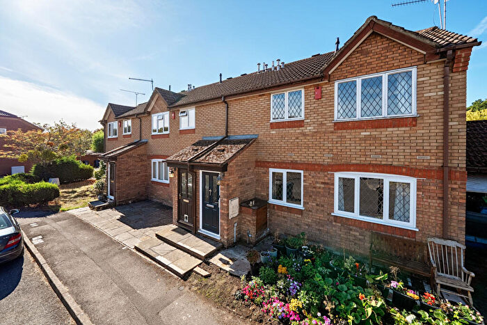 2 Bedroom Maisonette For Sale In Stockwood Way, Farnham, GU9