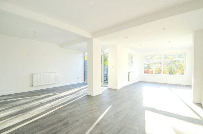 3 Bedroom Town House To Rent In Sutton Drive, Droylsden, Manchester, M43