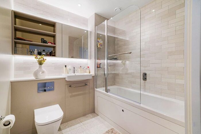 1 Bedroom Flat For Sale In Moselle Gardens, Clarendon, N8
