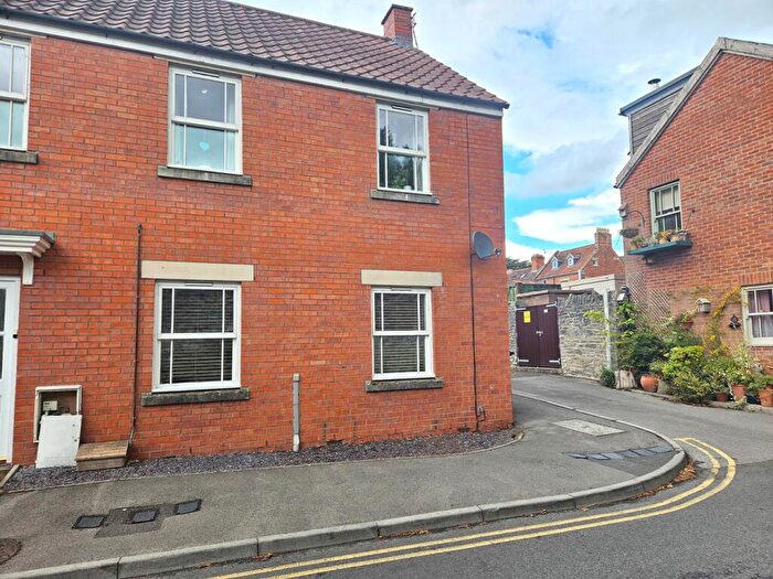 2 Bedroom Flat For Sale In Silver Street, Glastonbury, BA6