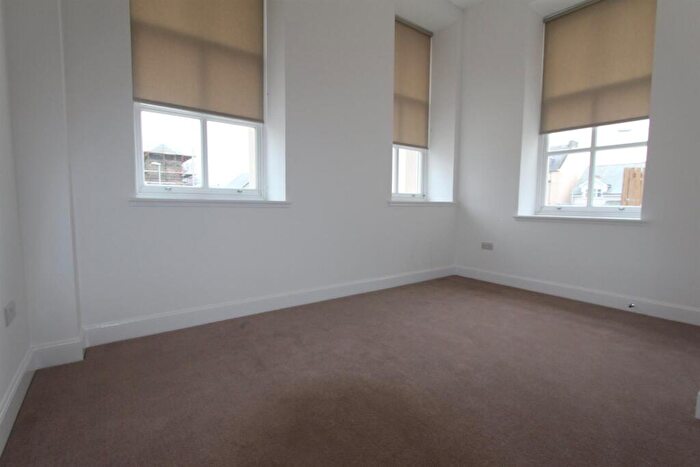 2 Bedroom Apartment To Rent In B Pilmuir Street, Dunfermline, KY12