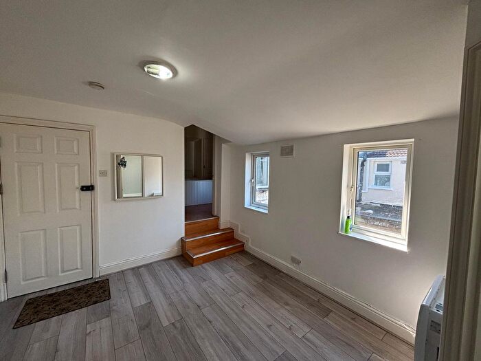 1 Bedroom Flat To Rent In Cambridge Road, Ilford, Essex, IG3