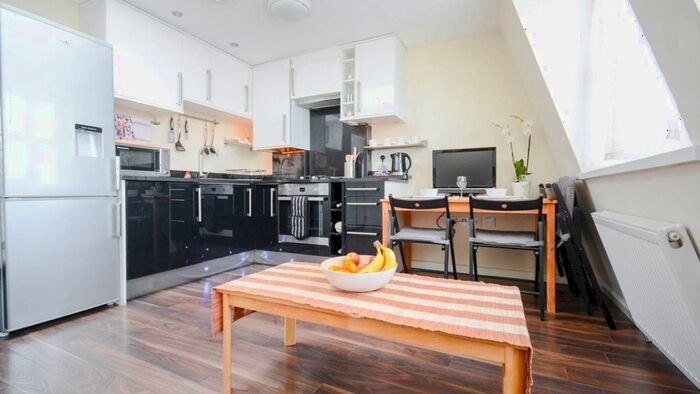 2 Bedroom Flat To Rent In Wood Lane, London, W12