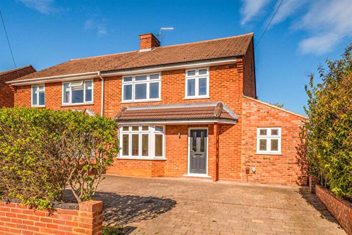 3 Bedroom Semi-Detached House For Sale In Uplands, Bedford, MK41