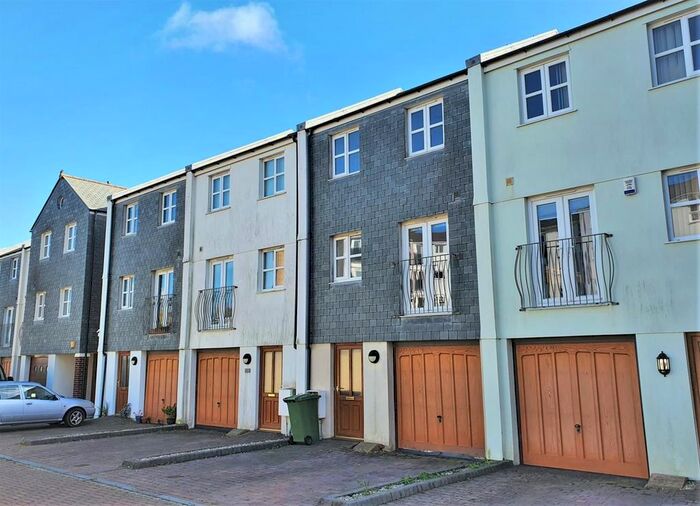 3 Bedroom Town House To Rent In Barrowfield View, Newquay, TR7