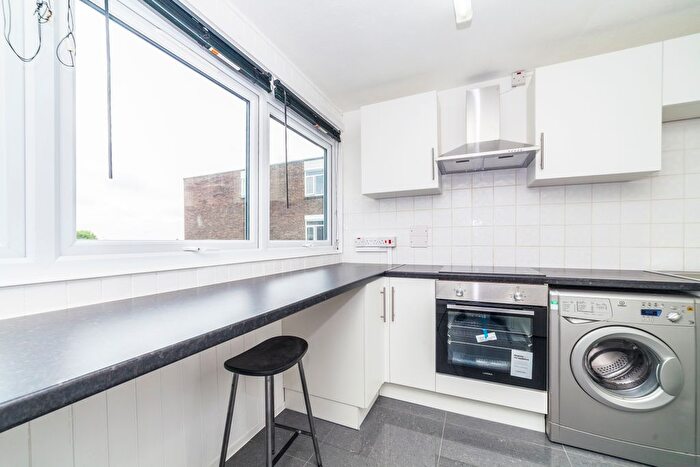 2 Bedroom Maisonette To Rent In Fairlea Place, Ealing, W5