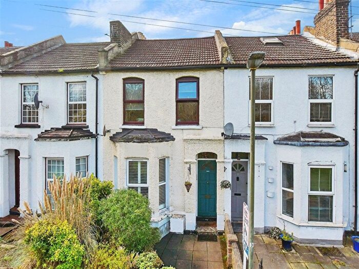 1 Bedroom Flat For Sale In Carshalton Road, Mitcham, Surrey, CR4