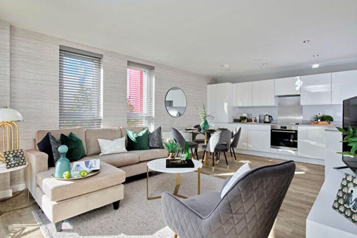 2 Bedroom Apartment For Sale In John Thornycroft Road, Southampton, Hampshire, SO19