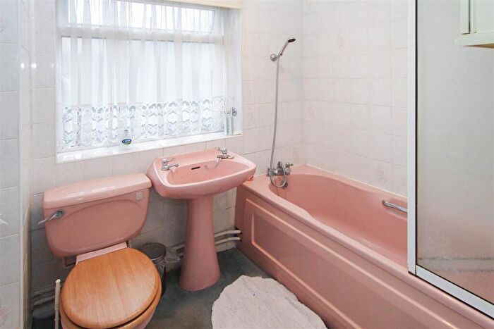 3 Bedroom Semi-Detached House For Sale In Walker Avenue, Fyfield, Ongar, CM5