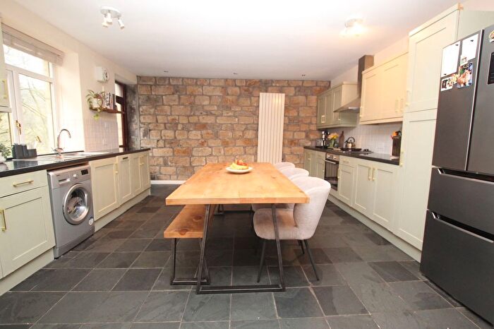 2 Bedroom Flat For Sale In Clewer Place, Todmorden, OL14