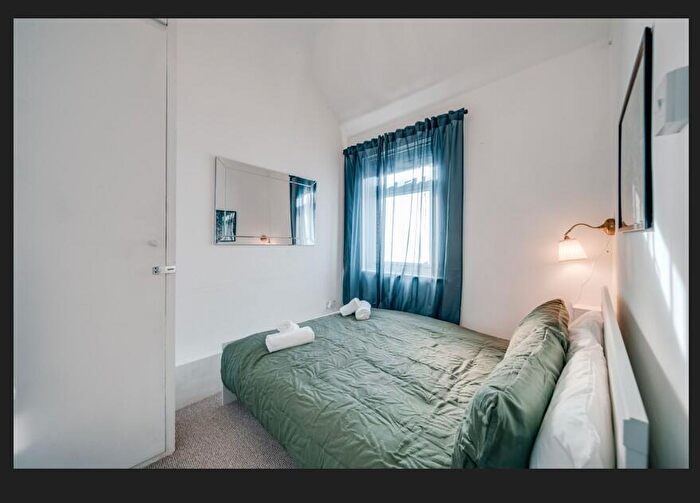 2 Bedroom Flat To Rent In South Norwood Hill, London, SE25