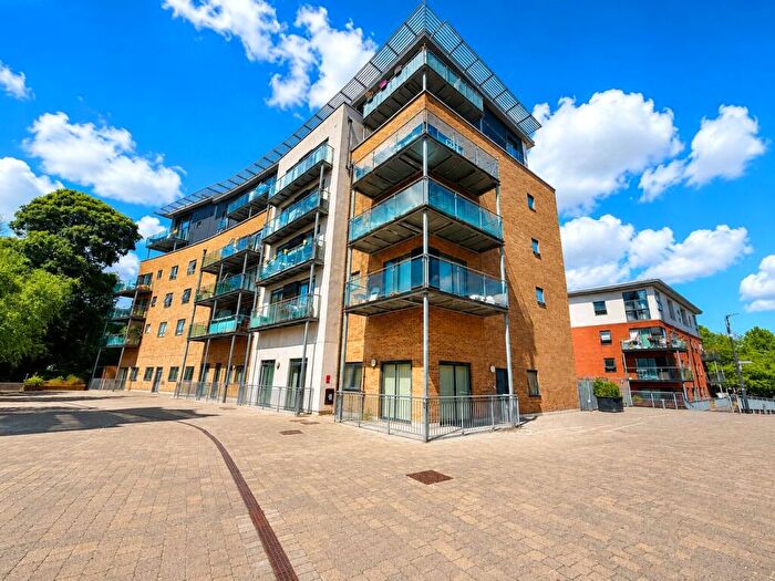 3 Bedroom Flat For Sale In Hither Green Lane, London, SE13