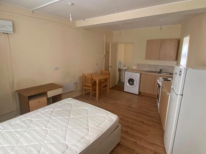 Studio To Rent In Ecclesbourne Close, London, N13