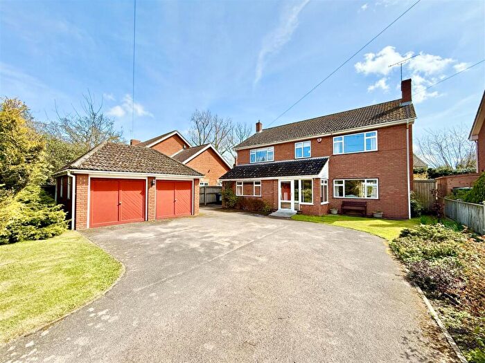 4 Bedroom Detached House For Sale In Martham Road, Rollesby, NR29