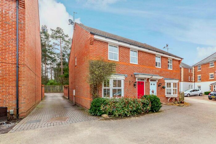 3 Bedroom Semi-Detached House To Rent In King John Street, Fleet, GU51