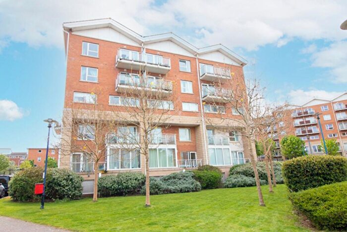 2 Bedroom Flat For Sale In Chandlery Way, Cardiff, CF10