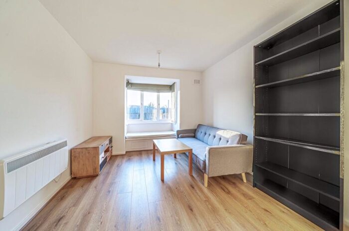 1 Bedroom Apartment To Rent In Sterling Gardens, New Cross, London, SE14