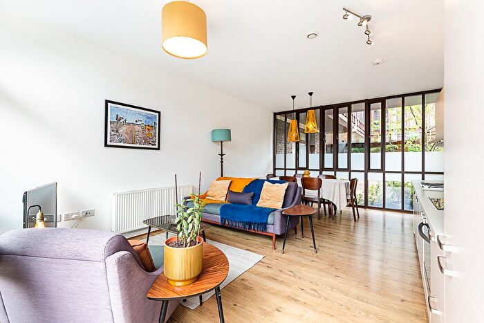 2 Bedroom Flat To Rent In Cabanel Place, London, SE11