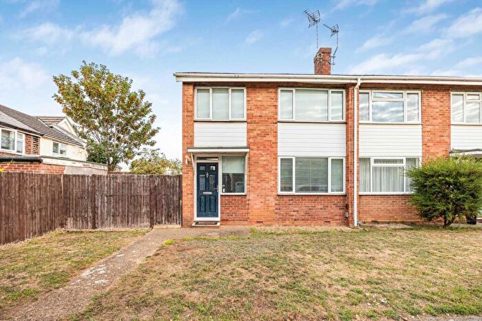 3 Bedroom End Of Terrace House For Sale In Douglas Road, Caversham, Reading, Berkshire, RG4
