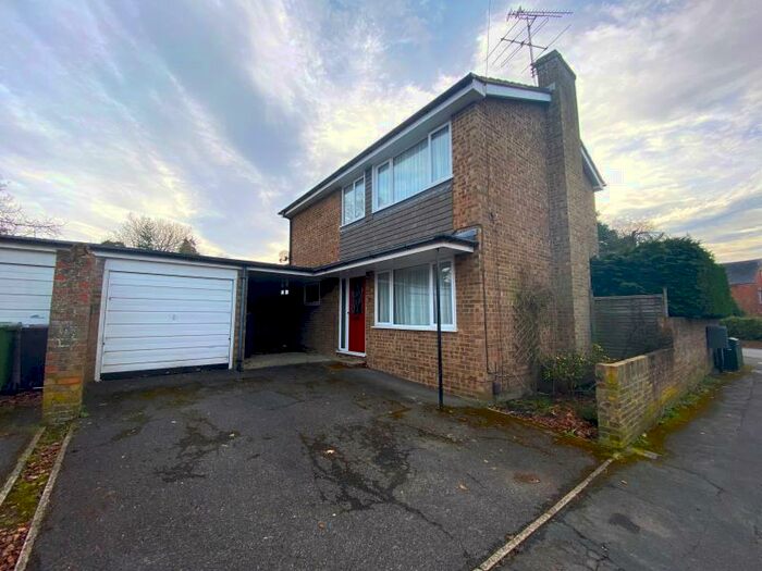 3 Bedroom Detached House To Rent In Camberley, GU15