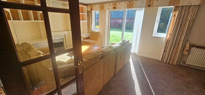 2 Bedroom Flat To Rent In Sandhill Lawns, Sandhill Lane, Leeds, West Yorkshire, LS17