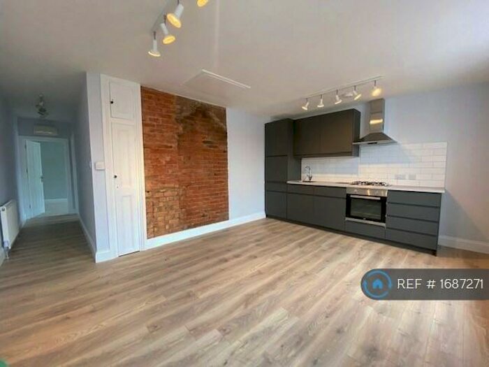 2 Bedroom Maisonette To Rent In High Street, Banbury, OX16