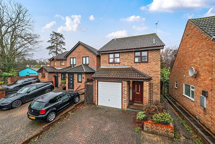 3 Bedroom Detached House For Sale In Sandy Lane, Woking, GU22