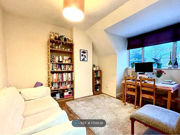 2 Bedroom Flat To Rent In Lydford Road, London, NW2