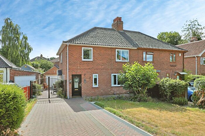3 Bedroom Semi Detached House For Sale In Spixworth Road, Norwich, NR6