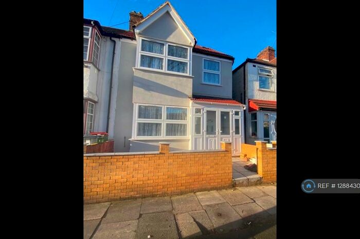 6 Bedroom Semi-Detached House To Rent In Lens Road, London, E7