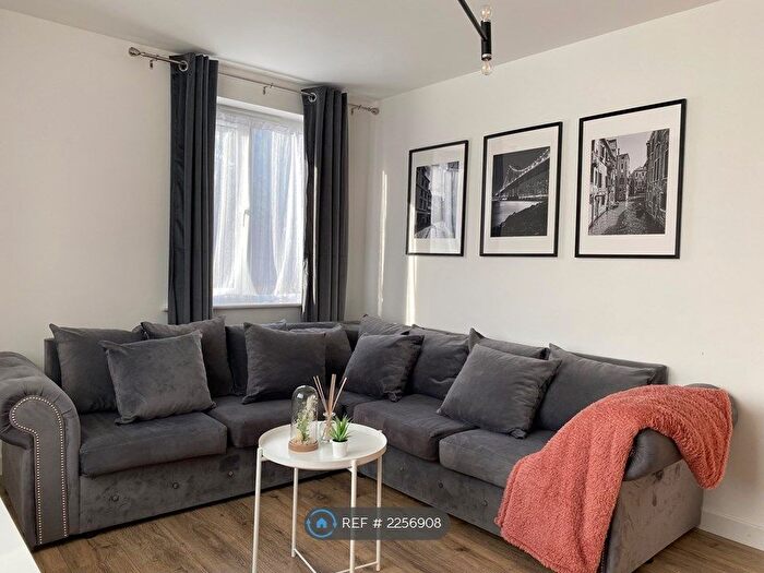 2 Bedroom Flat To Rent In Littlecroft, South Woodham Ferrers, Chelmsford, CM3