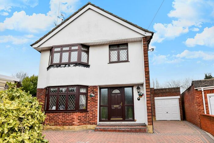 4 Bedroom Detached House To Rent In Minton Rise, Taplow, SL6