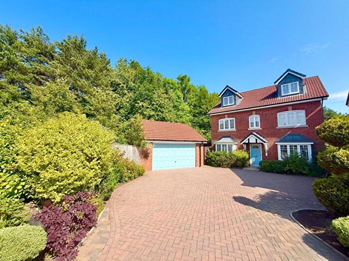 5 Bedroom Detached House To Rent In Livesley Road, Macclesfield, SK10