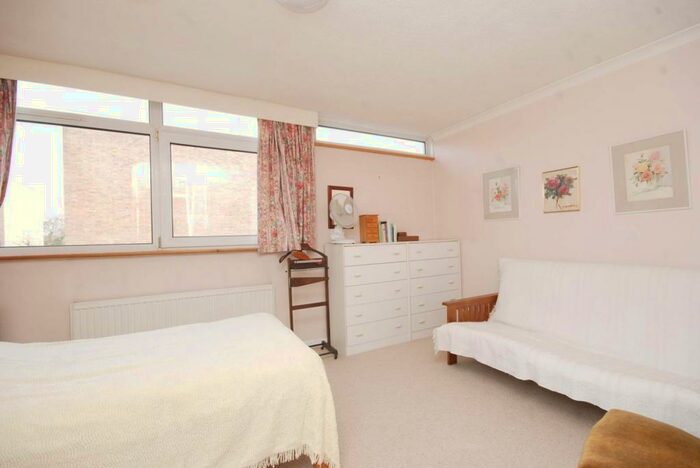 2 Bedroom House To Rent In Hillview Court, Woking, GU22