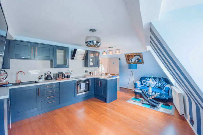 1 Bedroom Flat To Rent In North Parade, Bath, BA1