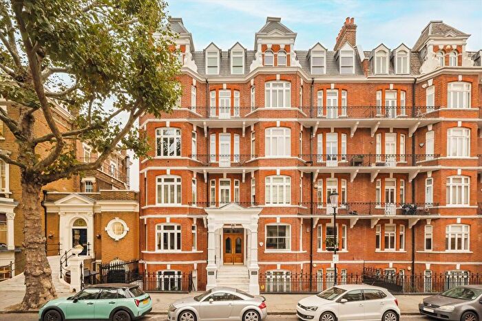 3 Bedroom Flat To Rent In Holland Park Gardens, West Kensington, W14