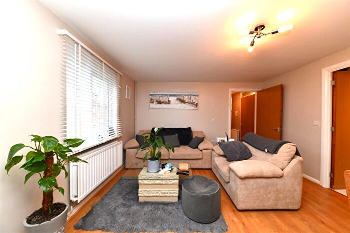 1 Bedroom Flat For Sale In Cromdale Walk, Stevenage, SG1