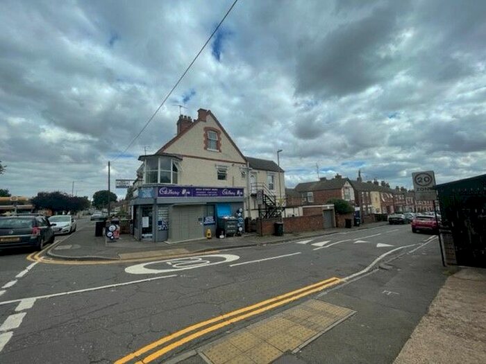 2 Bedroom Flat To Rent In North Street, Wellingborough, NN8