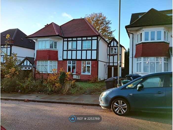 3 Bedroom Maisonette To Rent In Shirehall Gardens, London, NW4