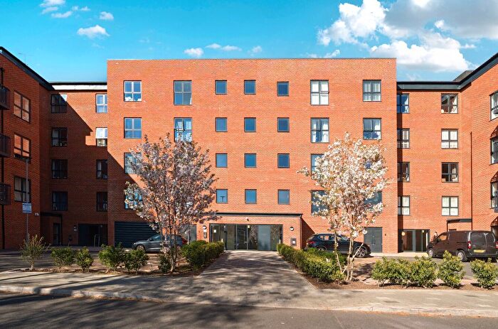 1 Bedroom Flat For Sale In Palmer Court, Pitcher Lane, Ashford, TW15