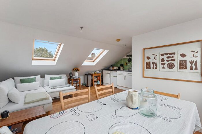 2 Bedroom Flat To Rent In Mortimer Road, Kensal Rise, NW10