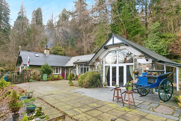 2 Bedroom Bungalow For Sale In Beddgelert, Caernarfon, Gwynedd, LL55