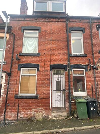 3 Bedroom Terraced House To Rent In Woodview Mount, Beeston, Leeds, LS11