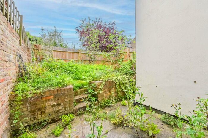3 Bedroom Maisonette To Rent In Miranda Road, Archway, London, N19