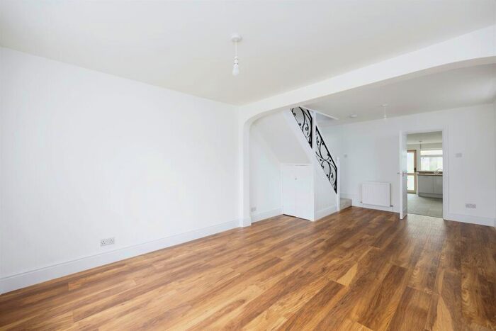 3 Bedroom End Of Terrace House For Sale In Leylands Road, Burgess Hill, RH15